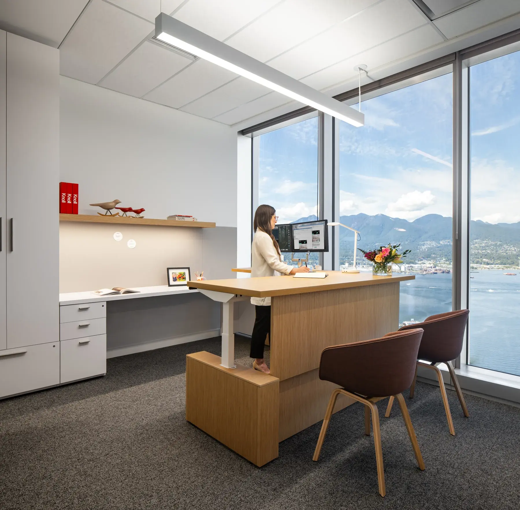 Private office with a height-adjustable desk