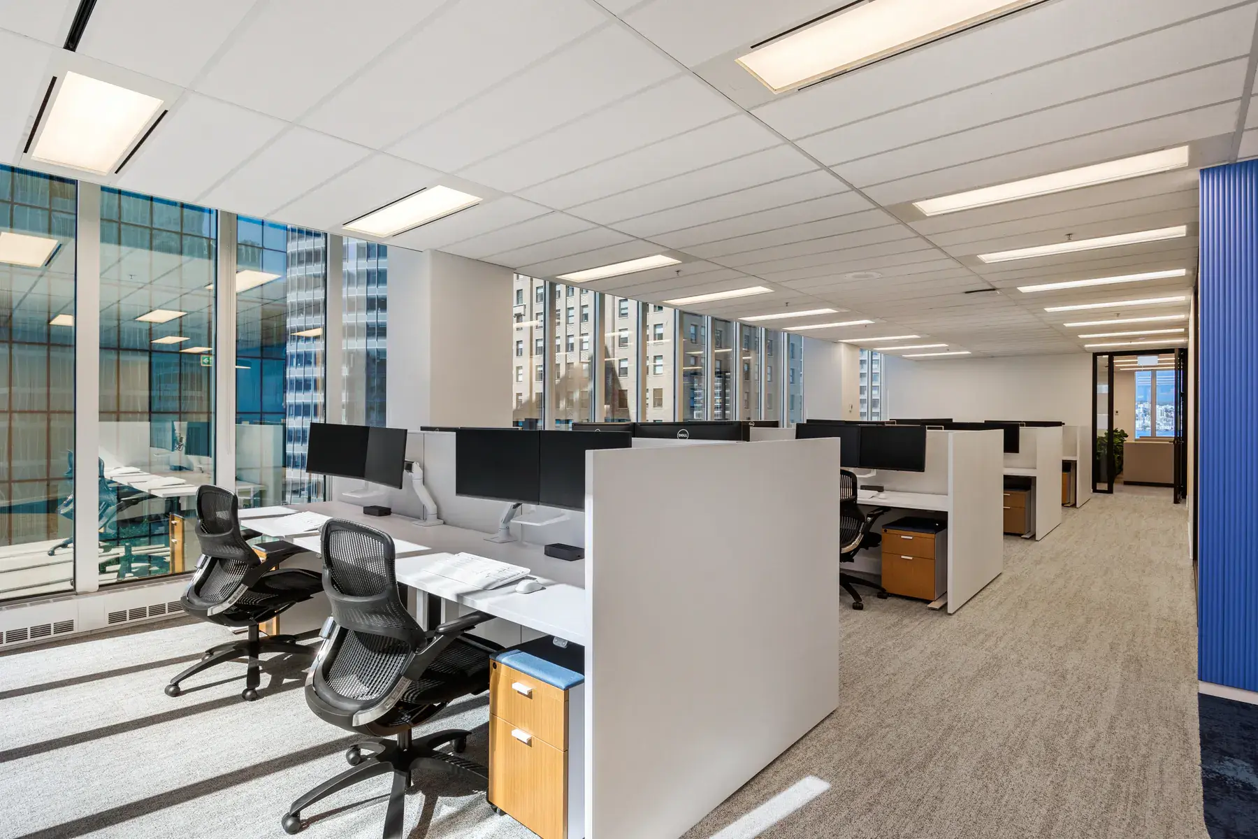Baker Tilly workstation area with task seating and city views